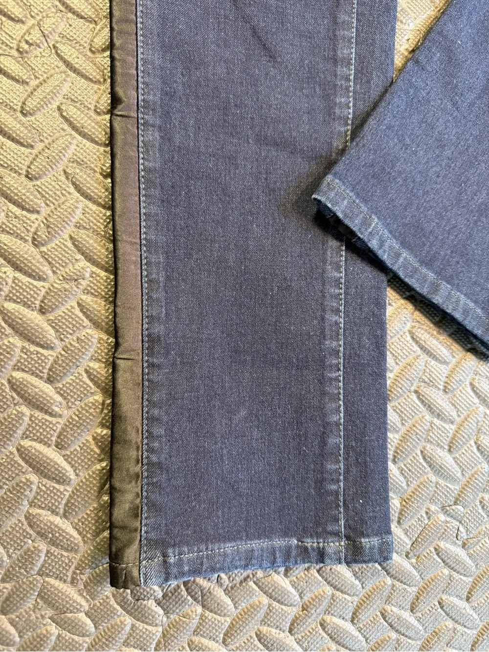 G.I.L.I. Dark Blue Jeans Black Tuxedo Stripe Size 10 Slim Straight